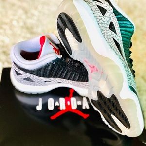 AirJordanRetro 11 Low IE Black/Fire Red-CementGrey